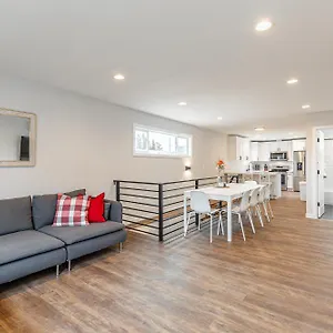 Beautifully Remodeled Rambler In South Seattle